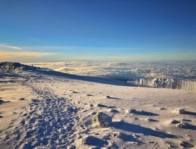 Kilimanjaro Trekking Tour buchen Gletscher mit Schnee