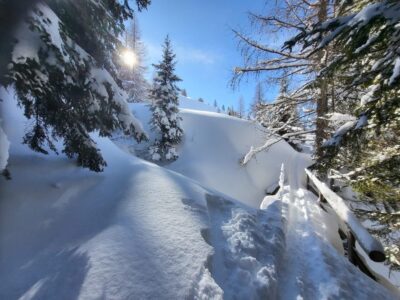 Skitouren und Yoga, Surselva, Curaglia, Graubünden, Urs Baumgartner, Bergführer, Priscilla Camisa, Yoga Lehrerin, Entspannen, geführte Skitour, jetzt buchen