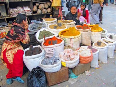 Rund um die Annapurna - Trekking: Vom fruchtbaren Tal bis zum 5415 m hohen Thorong La, spektakuläre Landschaften und Nepal in all seinen Kontrasten.