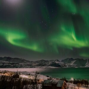 Geführte Skitouren Norwegen auf der Insel Seiland, mit Bergführer – Gipfelerlebnis über dem Fjord auf Seiland. Urs Baumgartner